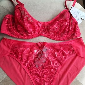 Huit Charmante Bra and Bottom Set